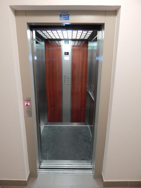 Apartments Center Kg Kragujevac Bilik gambar
